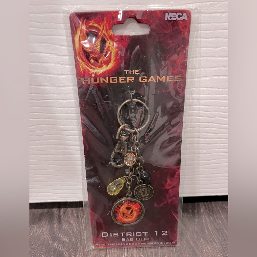 🔥 HUNGER GAMES DISTRICT 12 Bag Clip